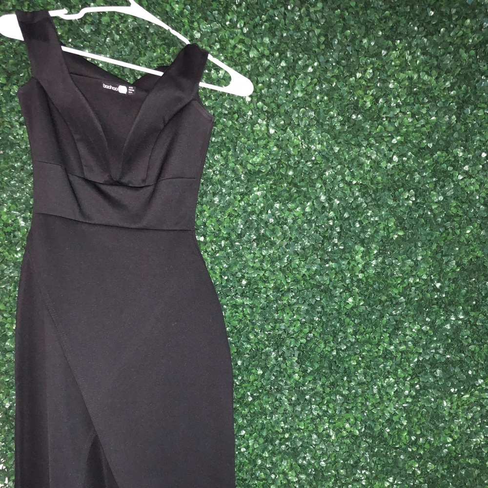 CLOSET CLEAN OUT • Black dress.